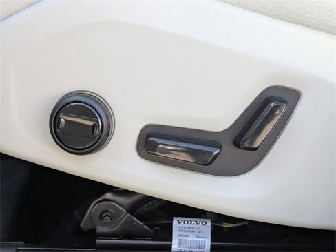 Used 2024 Volvo XC60 B5 Plus w/ Protection Package Premier image 19
