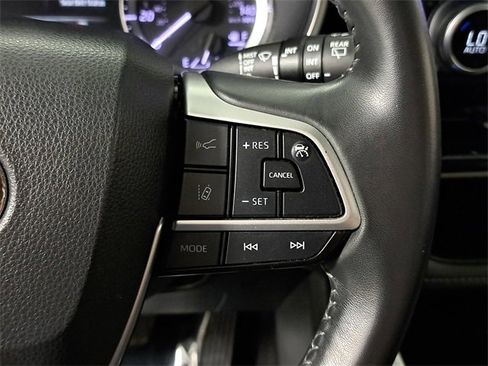 Used 2023 Toyota Highlander XLE image 27