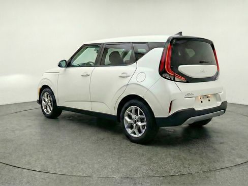 Used 2025 Kia Soul LX w/ LX Technology Package image 6