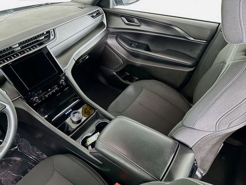 Certified 2025 Jeep Grand Cherokee L Laredo w/ Trailer Tow Package image 34