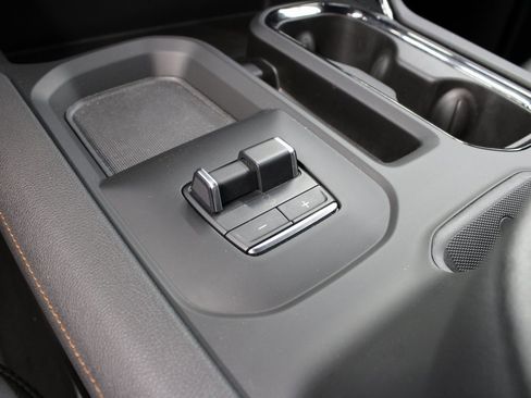 Used 2024 GMC Sierra 2500 AT4 image 67