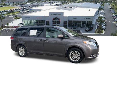 Used 2014 Toyota Sienna XLE image 12