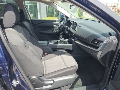 Used 2025 Nissan Rogue SV FWD image 19