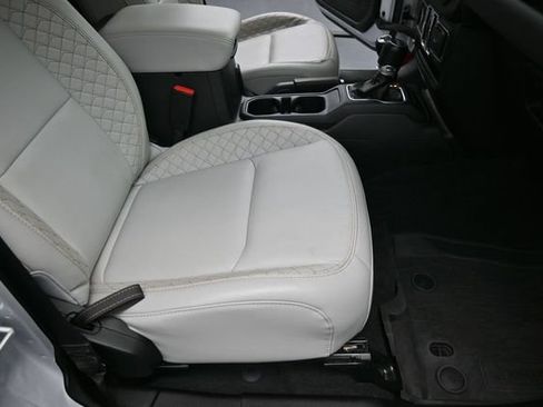 Used 2023 Jeep Wrangler Unlimited Sahara AWD/4WD image 22