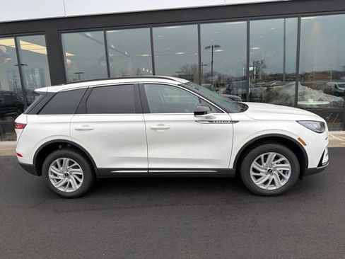 New 2026 Lincoln Corsair Premiere image 2