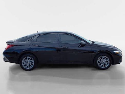 New 2026 Hyundai Elantra Blue image 6