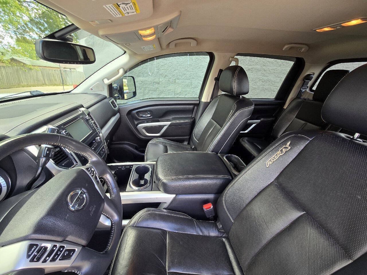 Used 2017 Nissan Titan PRO-4X w/ Pro-4x Convenience Package AWD/4WD image 13