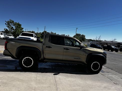 Used 2026 Toyota Tacoma TRD Off-Road AWD/4WD image 6