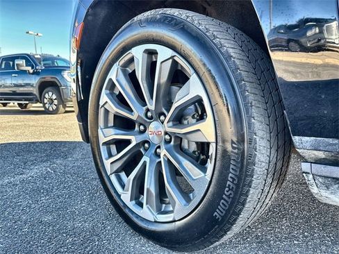 Used 2021 GMC Yukon Denali w/ Denali Premium Package image 27