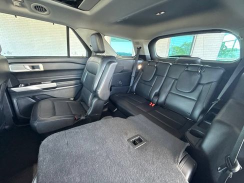 Used 2022 Ford Explorer Limited w/ Equipment Group 301A AWD/4WD image 36