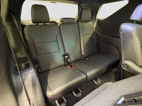 Used 2025 Chevrolet Traverse RS AWD/4WD image 24
