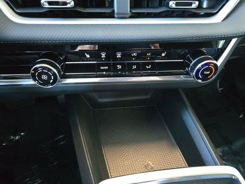 New 2025 Chevrolet Equinox LT image 16