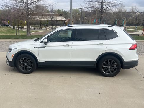 Certified 2023 Volkswagen Tiguan SE w/ Panoramic Sunroof Package image 7