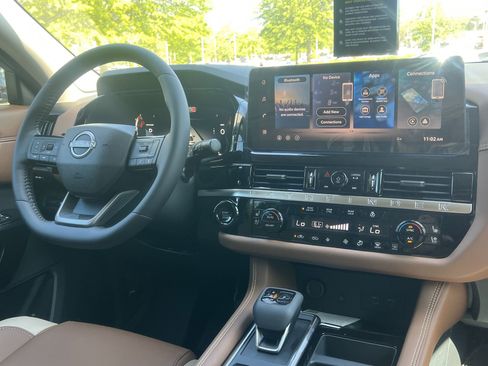 New 2026 Nissan Pathfinder Platinum AWD/4WD image 3