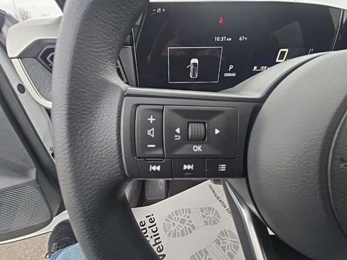 Used 2025 Nissan Kicks SV image 17