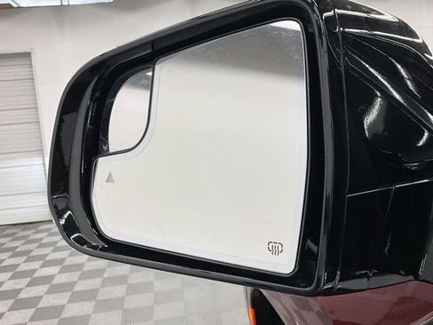 Used 2025 Jeep Grand Wagoneer L Series III w/ Rear-Seat Entertainment Group AWD/4WD image 40