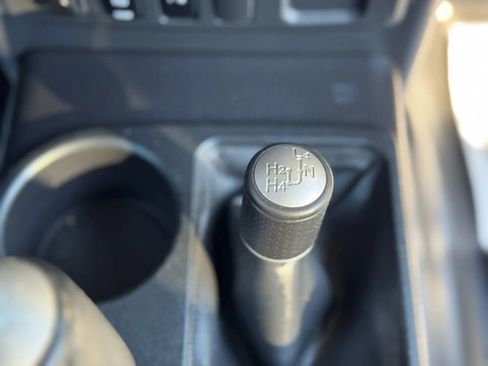 Used 2010 Toyota FJ Cruiser 4WD image 28