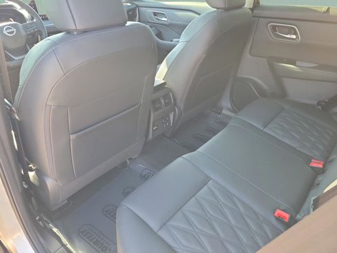 New 2026 Nissan Rogue Platinum image 7