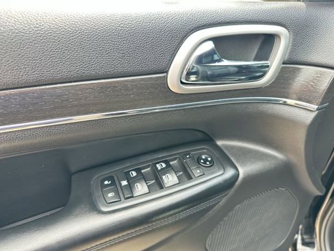 Used 2018 Jeep Grand Cherokee Limited RWD image 13