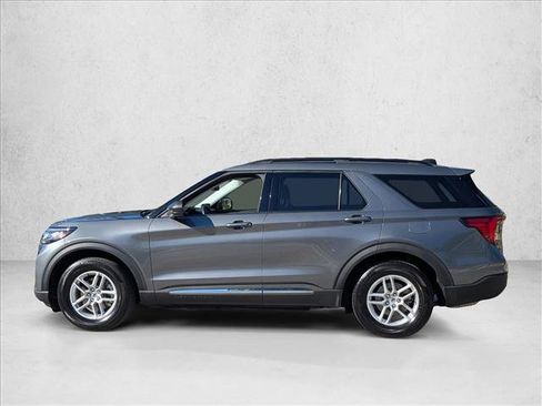Used 2025 Ford Explorer Active w/ Active Comfort Package RWD image 9