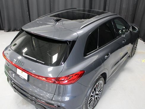 Used 2025 Audi SQ5 Prestige image 9