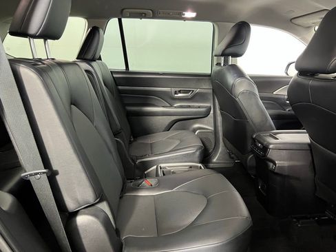 Used 2025 Toyota Grand Highlander AWD image 30