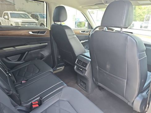 Used 2024 Volkswagen Atlas SE FWD image 12