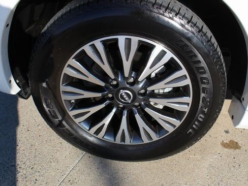 Used 2024 Nissan Armada SL w/ Midnight Edition Package image 3