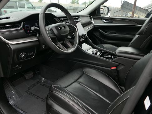 Used 2023 Jeep Grand Cherokee Limited w/ Luxury Tech Group II RWD image 11