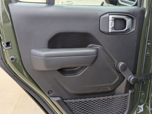 Used 2023 Jeep Gladiator Sport image 13