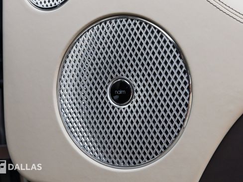 Used 2024 Bentley Bentayga Azure image 38