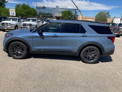 Used 2025 Ford Explorer ST AWD/4WD image 1