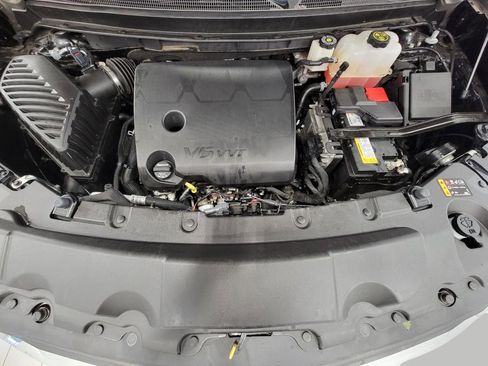 Used 2023 Chevrolet Traverse LT w/ LT Premium Package image 9