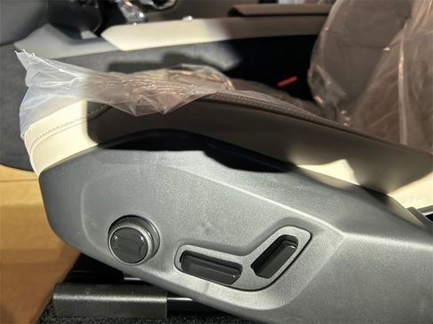 New 2026 Volvo XC90 B6 Plus w/ Protection Package Premier image 11