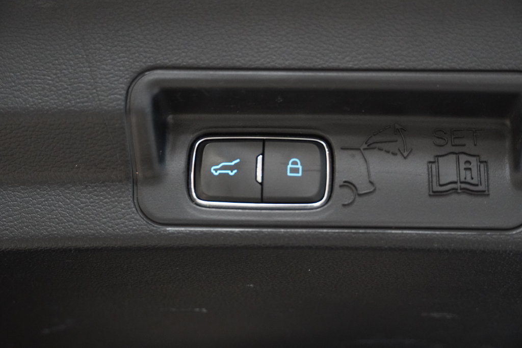 Used 2021 Ford Explorer XLT w/ Equipment Group 202A AWD/4WD image 10