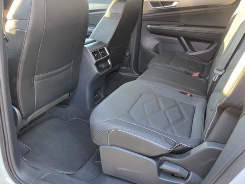 Used 2024 Volkswagen Atlas Cross Sport SE image 10