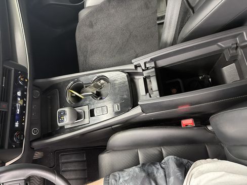 Used 2023 Nissan Rogue SV w/ SV Premium B Package image 13