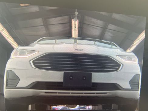 Used 2019 Ford Fusion SE image 17