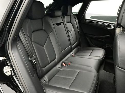 Certified 2025 Porsche Macan AWD/4WD image 17