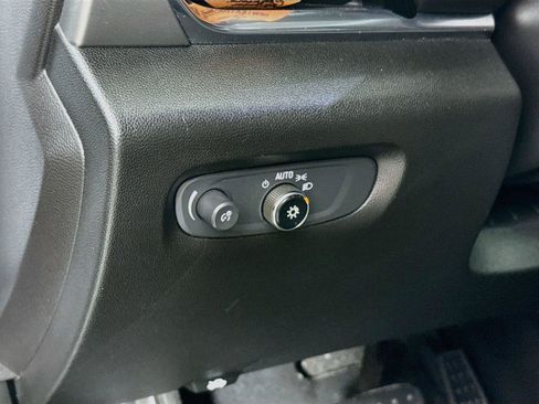 Used 2018 Chevrolet Traverse LS FWD image 9