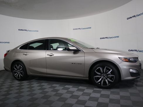 Used 2025 Chevrolet Malibu RS w/ LPO, Floor Liner Package FWD image 4