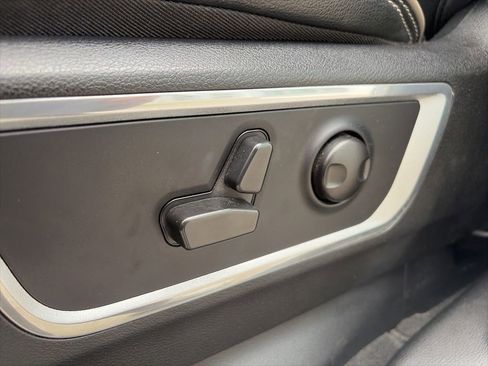 Used 2022 RAM 1500 Laramie AWD/4WD image 12
