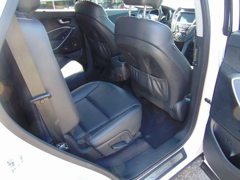Used 2017 Hyundai Santa Fe Limited AWD/4WD image 4