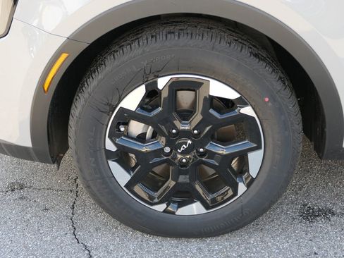 New 2025 Kia Sorento S w/ Panoramic Sunroof Package image 8