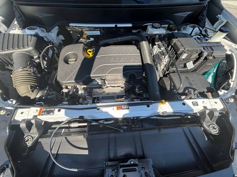 Used 2024 GMC Terrain SLE FWD image 32