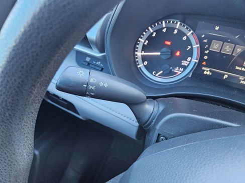 Used 2023 Toyota Highlander L image 16