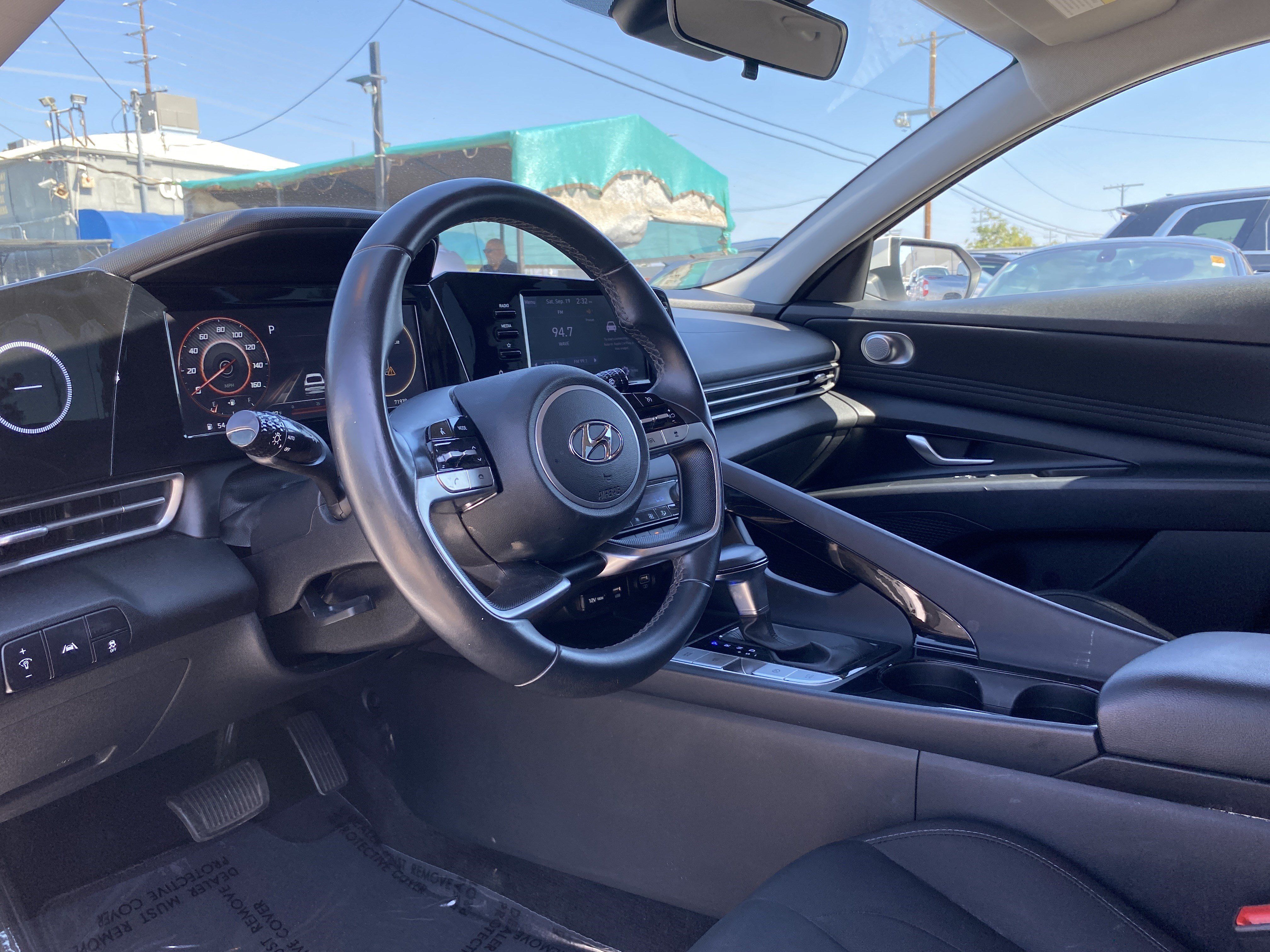 Used 2022 Hyundai Elantra SEL w/ Convenience Package FWD image 17