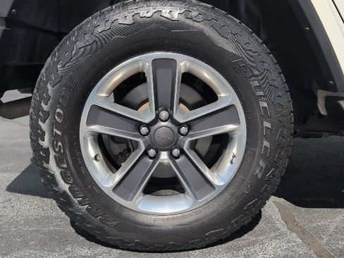 Used 2019 Jeep Wrangler Unlimited Sahara image 9