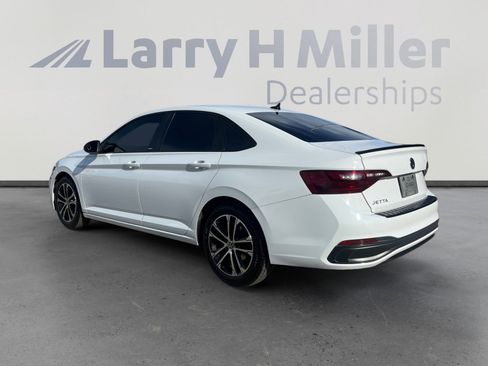 Used 2024 Volkswagen Jetta Sport image 3