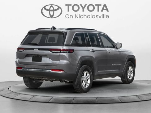 Used 2025 Jeep Grand Cherokee Overland w/ Trailer Tow Package AWD/4WD image 2